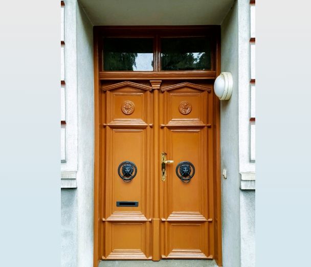 Door restoration in accordance with the preservation order